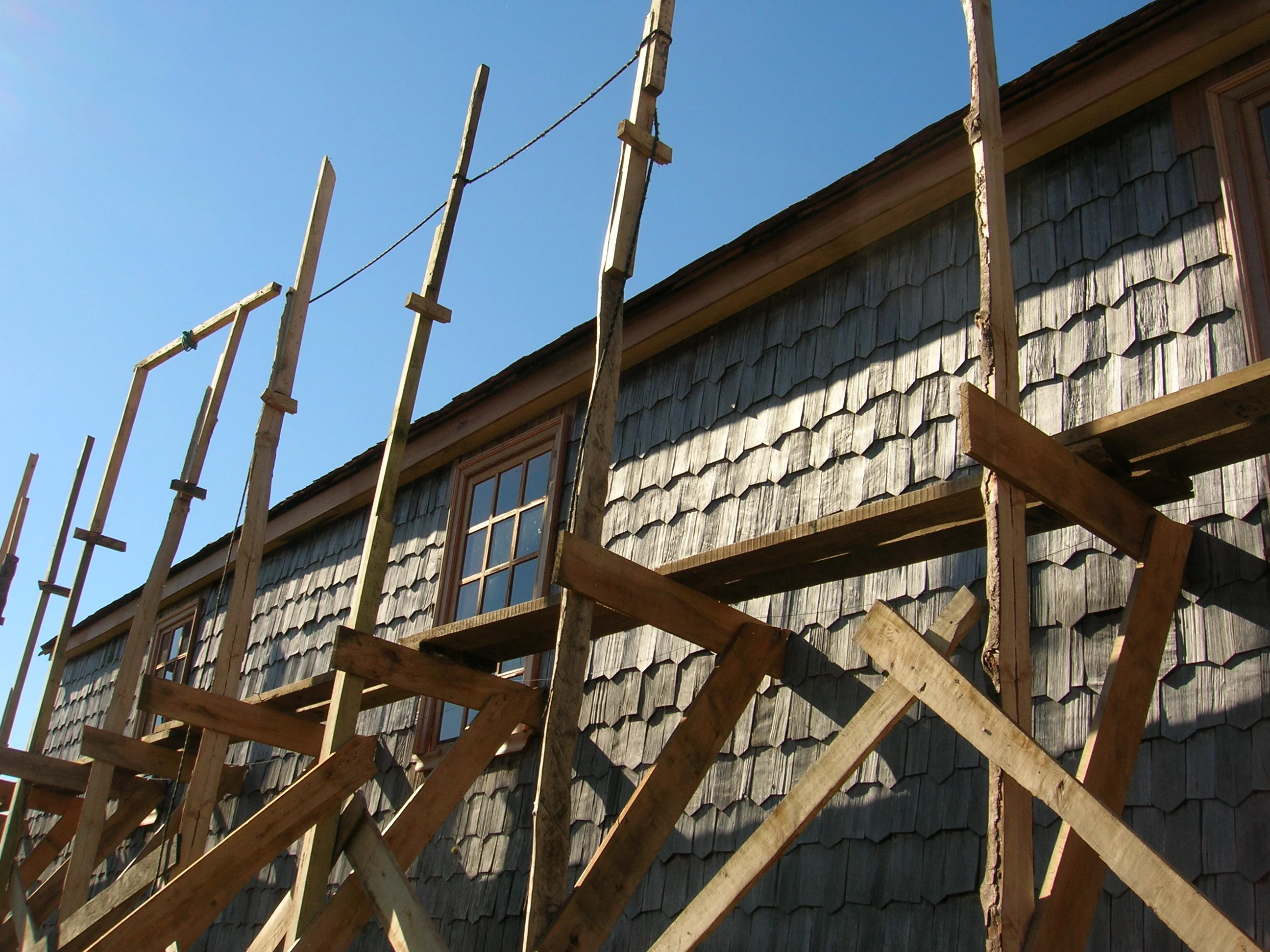 Restauración patrimonial Iglesia de Vilupulli · Constructora Patrimonial Chiloé